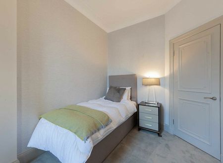 Sloane Court East - Photo 5