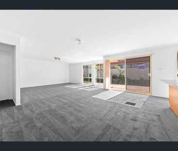 Newly Renovated Family Home with Brand-New Kitchen (Furniture is no... - Photo 4