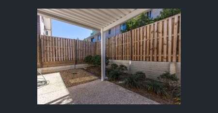 BRIGHT, SPACIOUS, AIRY TOWNHOUSE - Photo 3