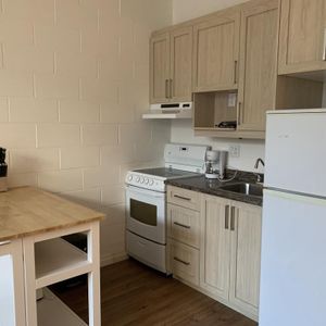 📢 Cession de bail – Studio meublé tout inclus – 1012$ – Côte Sainte-Geneviève - Photo 2