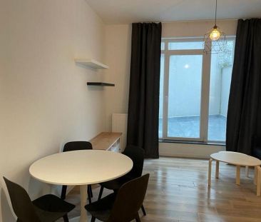 IXELLES: REZ DE CHAUSSE MEUBLE 2 CHAMBRES +TERRASSE - Ixelles - Photo 2