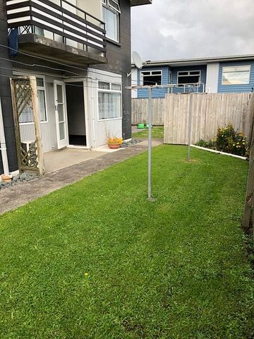 Fully upgraded beautiful 1 bedroom flat - Photo 2
