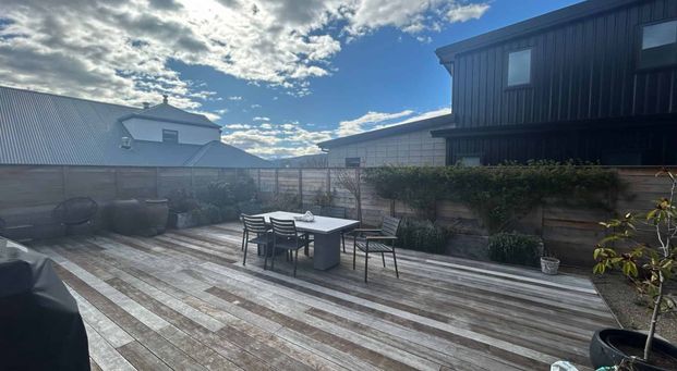 Stylish 4-Bedroom Home in Meadowstone - Photo 1