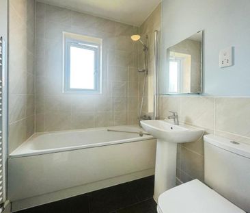 3 bedroom end of terrace house to rent - Photo 5
