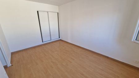 Marignane dans un petit ensemble appartement de type 2 de 41.40 m2 + terrasse véranda, - Photo 5