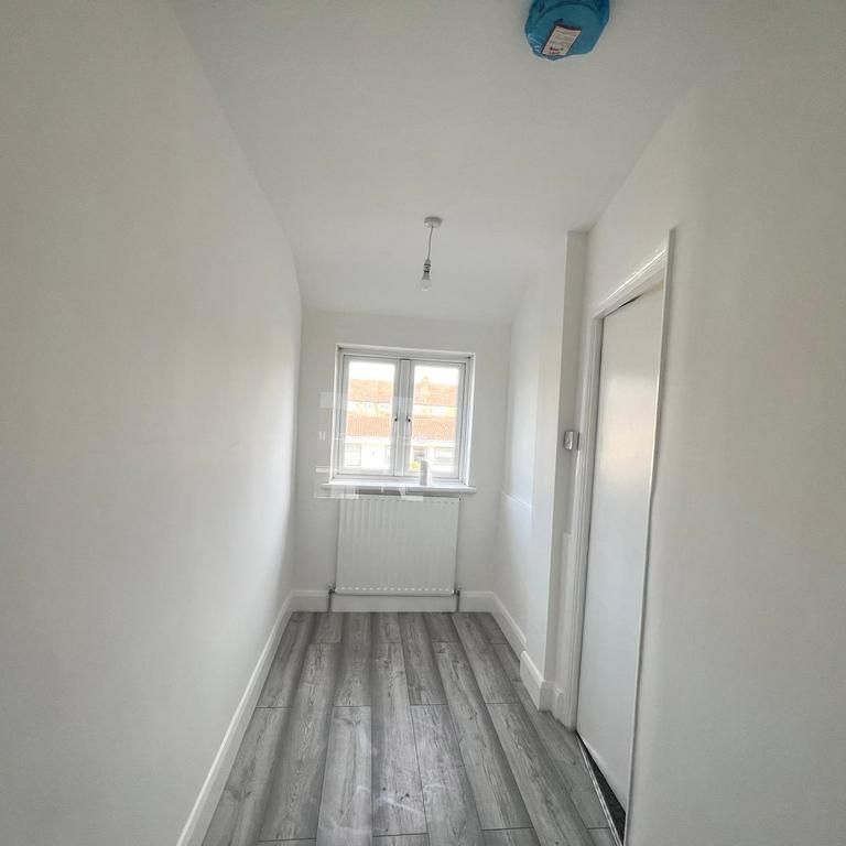 6 bedroom semi-detached house to rent - Photo 1
