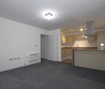 2 bedroom Apartment to let - Photo 3