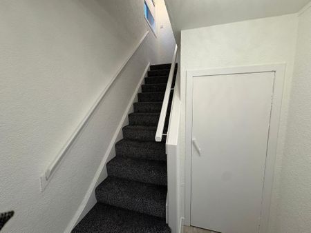 2 bedroom end of terrace house to rent - Photo 5