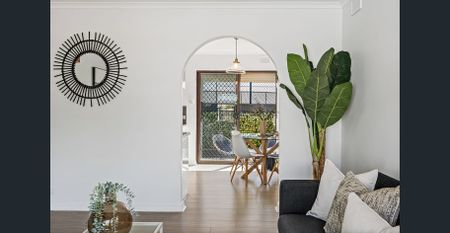 Stylishly Refurbished 3 Bed Homette in a Quiet, Leafy City-Fringe Pocket - Photo 3