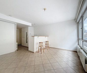 LYON 7 / Rue Desaugiers (prox. Tram. BERTHELOT) - Studio - Photo 1