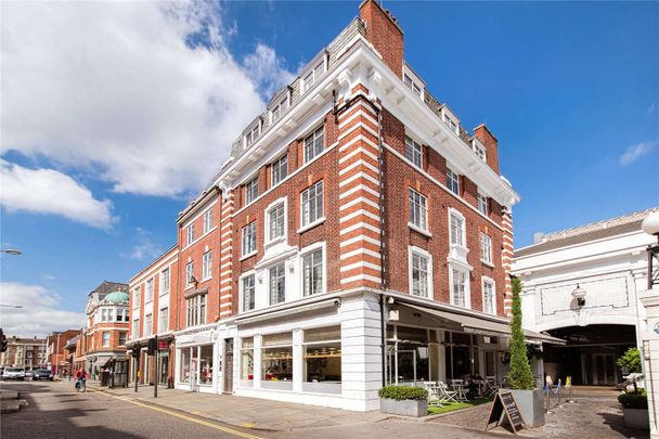 A one bedroom apartment offering open-plan living on a popular stretch of the Kings Road in Chelsea. - Photo 1