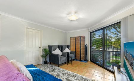 Apartment In Mermaid Beach - Photo 4