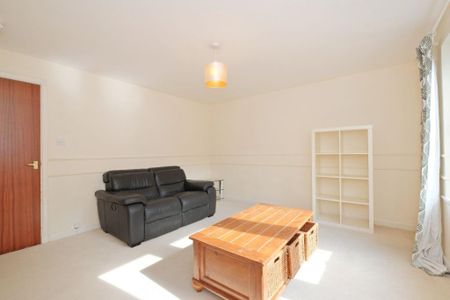 3 bedroom flat to rent - Photo 2