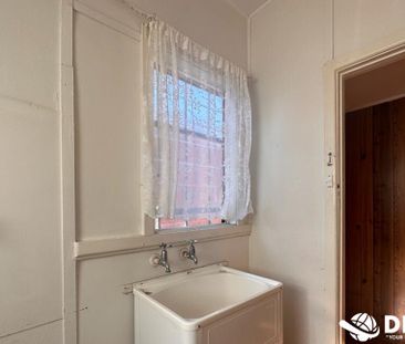 Ideal and Convenient Home in Sunshine - Photo 5