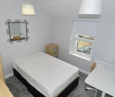 4 bedroom terraced house to rent - Photo 6