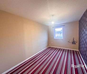 3 bedroom end of terrace house to rent - Photo 2