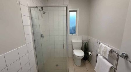 2-bedroom end unit in gated complex! - Photo 5
