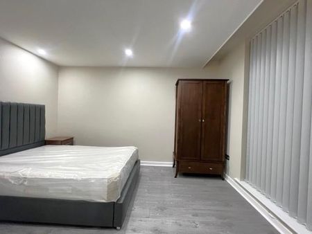 3 bedroom flat to rent - Photo 4