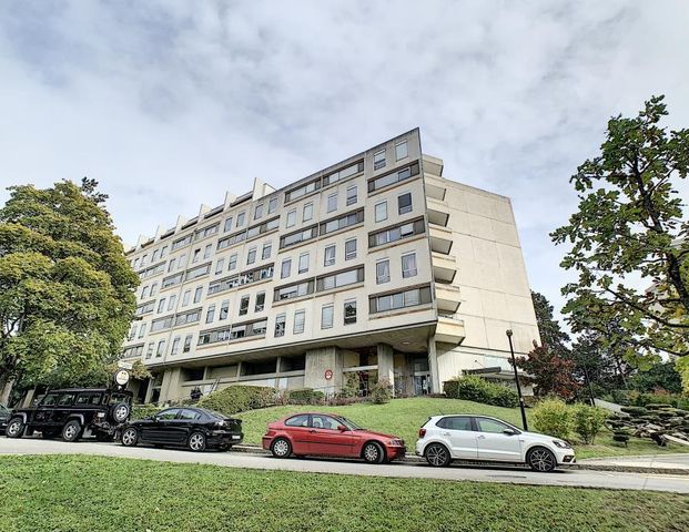 Bel appartement rénové de 2 pièces au 2ème étage - Foto 1