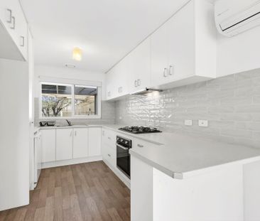 Stylish Family Living with Space, Comfort & Exceptional Garaging - Photo 4