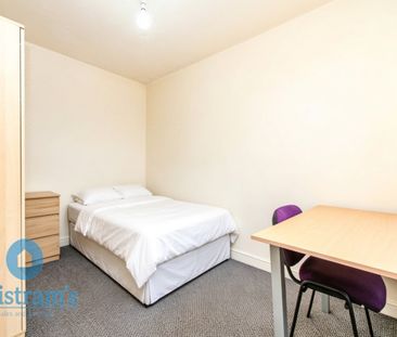 4 bed Semi-Detached House for Rent - Photo 5