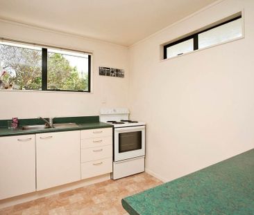 Charming 1-Bedroom Short-Term Rental in Northcote - Photo 1