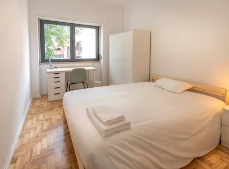 Rua da Beneficência, Lisbon, Lisbon 1600-019 - Photo 5