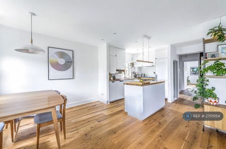 2 bedroom flat to rent - Photo 2