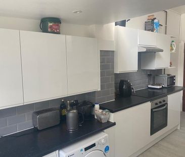 1 bedroom in a house share to rent - Photo 6