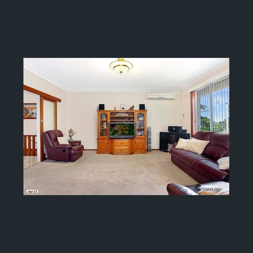FIT FOR THE WHOLE FAMILY INCLUDING SEPARATE IN LAW ACCOMMODATION - Photo 1
