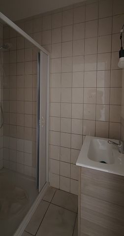 Schöne, komplett renovierte 1-Schlafzimmer-Wohnung in Lichtenbusch - Photo 2