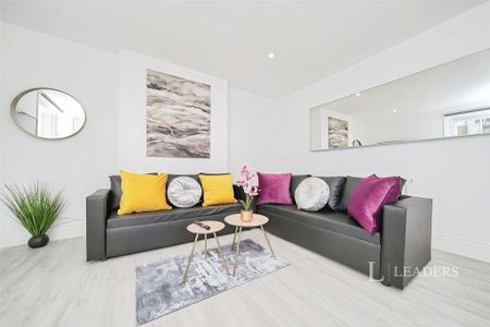 2 bedroom flat to rent - Photo 2