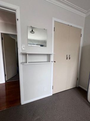 Two Bedroom Flat in Otahuhu - Photo 1