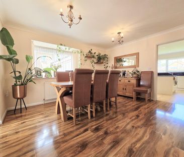 4 bedroom detached house to rent - Photo 3