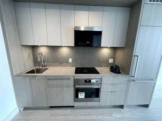 For Lease - 6 Greenbriar Road Unit# 512, Toronto, Ontario - Photo 1