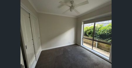 Dreamy Modern Townhouse in Quiet Suburb - Photo 2