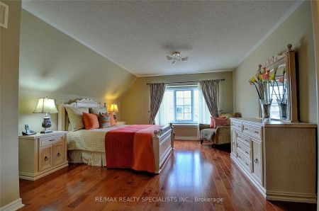 Detached Home For Lease | W9033084 - Photo 5