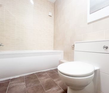 Hunters Lodge, Cardiff Bay - Photo 1