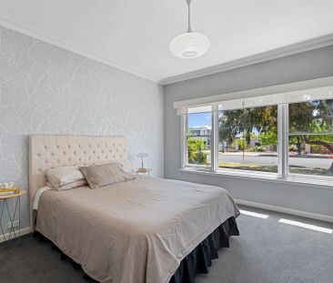 Timeless charm meets modern design, Located in perfect Flora Hill p... - Photo 1