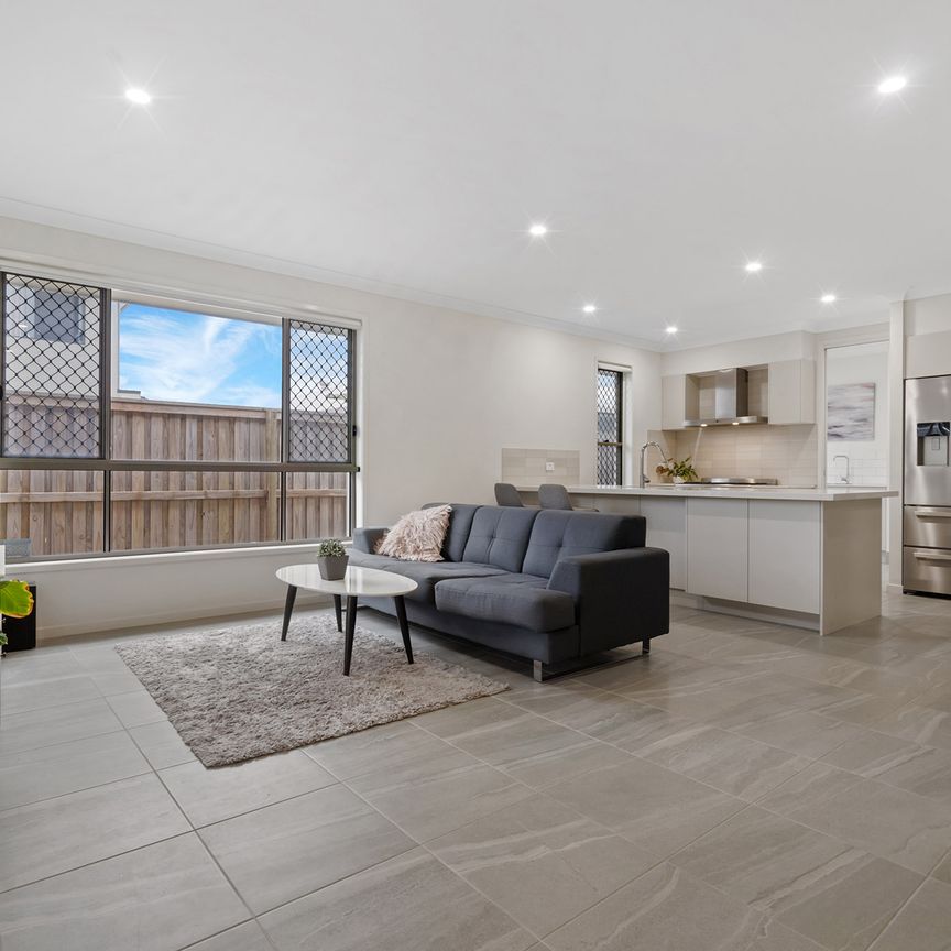 36 Whitsunday Circuit,PIMPAMA - Photo 1