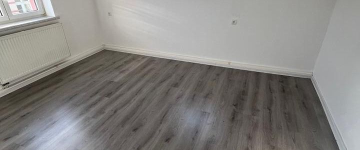 frisch aufsanierte, kleine 4 Raum Wohnung im 1. OG mit Einbauküche in Nossen zu vermieten - Foto 1