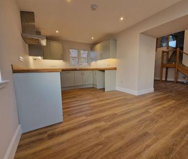 2 bedroom semi-detached house to rent - Photo 5
