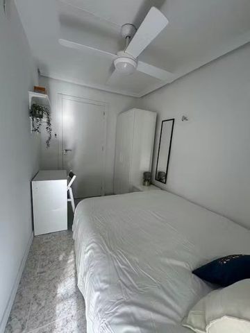 Avenida Blasco Ibáñez, Paterna, Valencian Community 46980 - Photo 2