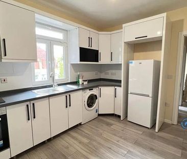 4 bedroom flat to rent - Photo 4