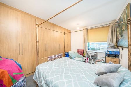 3 bedroom flat to rent - Photo 3