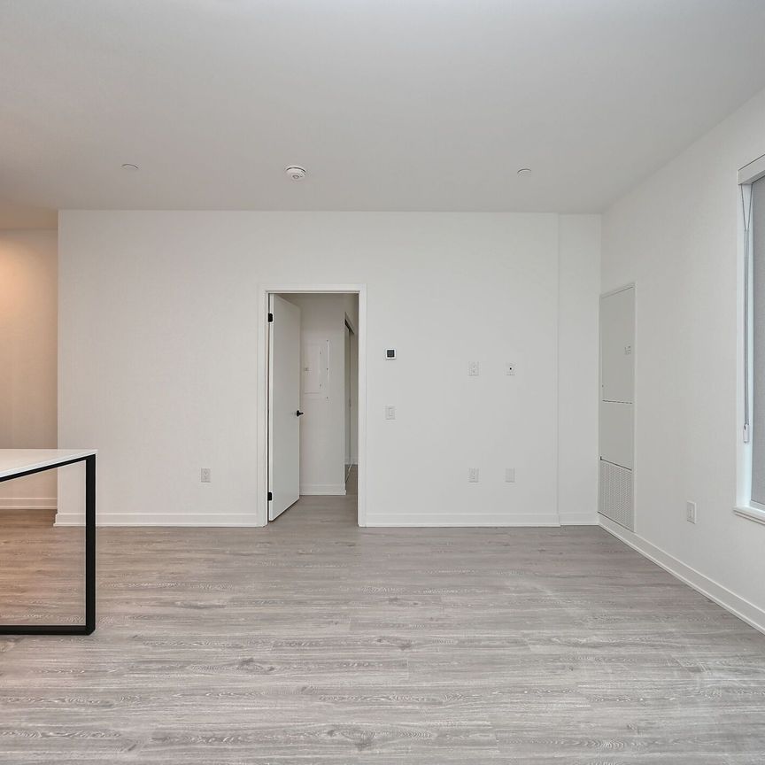 For Lease - 2495 Eglinton Avenue Unit# 704, Mississauga, Ontario - Photo 1