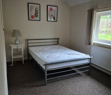 Room in a Shared House, Knepp Close, BN2 - Photo 3