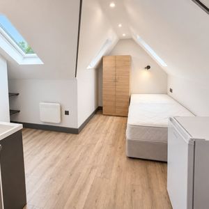 Studio Flat, Brownhill Road, SE6 - Photo 3