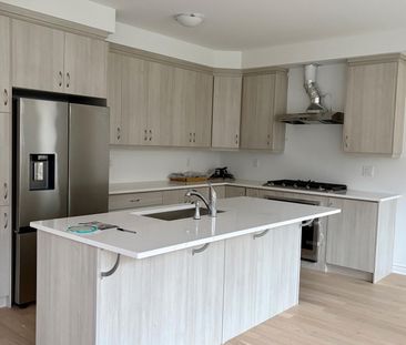 For Lease - 32 Foxley Heights, Barrie, Ontario - Photo 3