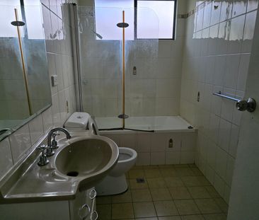 Spacious 4-Bedroom Home in Convenient Blacktown Location - Photo 4